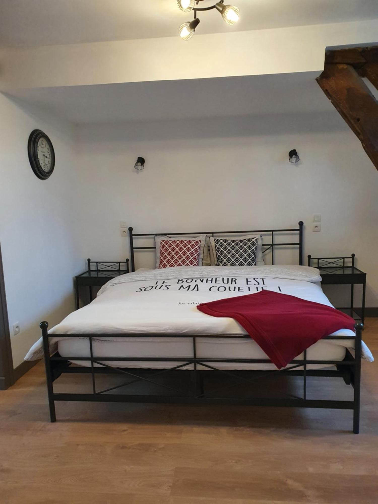 Au Petit Paradis Sainte-Gauburge-Sainte-Colombe Стая снимка